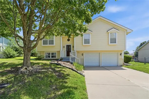 505 Blue Grass DR, Raymore, MO 64083