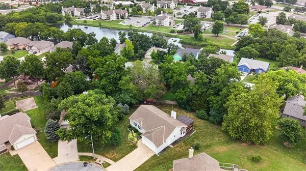 1650 N Sunset ST, Olathe, KS 66061