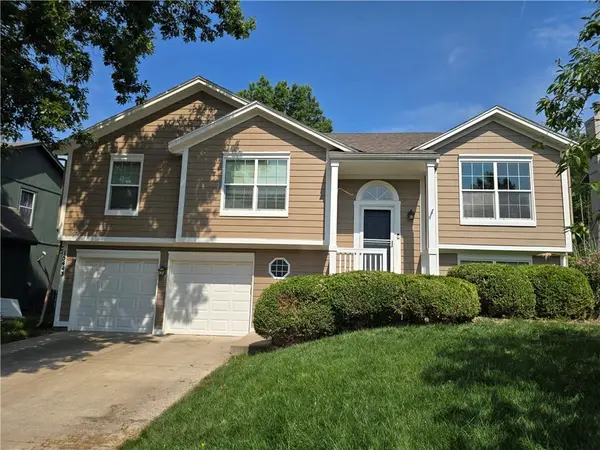15443 S Sturgeon DR, Olathe, KS 66062