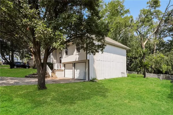8311 N Everton AVE, Kansas City, MO 64152