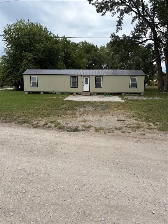 86 Mine Creek AVE,  Mound City,  KS 66056