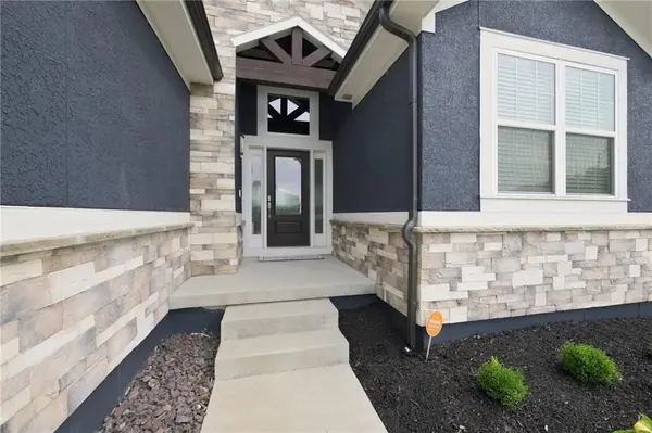 5755 Barn Hill RD, Parkville, MO 64152