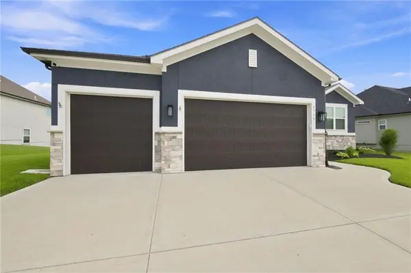5755 Barn Hill RD, Parkville, MO 64152