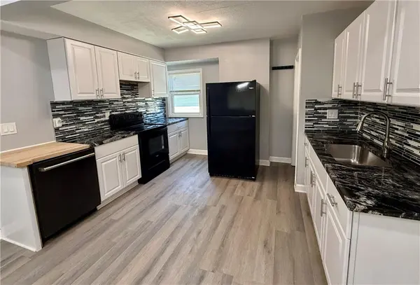 2809 E 39th ST, Kansas City, MO 64128