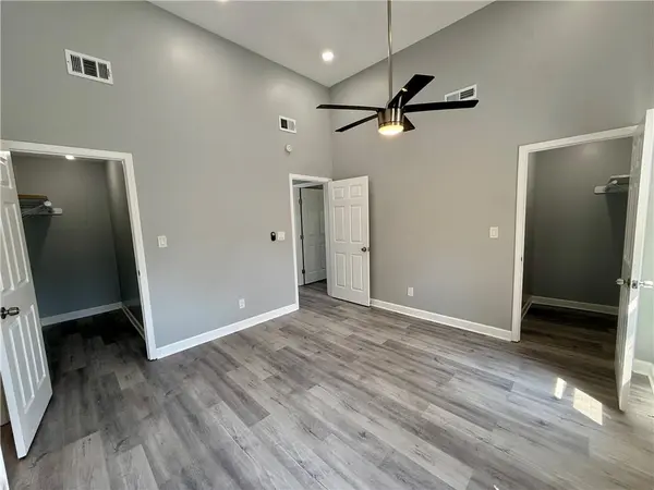 2809 E 39th ST, Kansas City, MO 64128