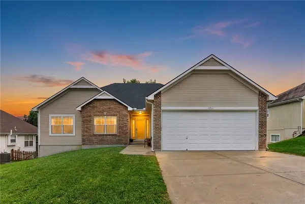 1211 NW Baytree DR, Grain Valley, MO 64029
