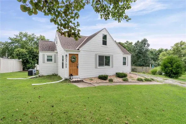 2705 Beverly CIR, Independence, MO 64052