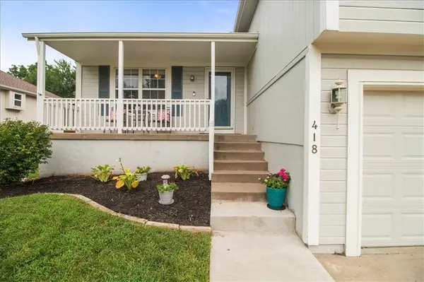 418 Granite DR, Raymore, MO 64083