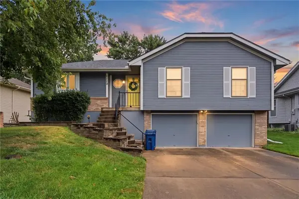 1112 SW Breckenridge CT,  Blue Springs,  MO 64015
