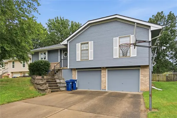 1112 SW Breckenridge CT, Blue Springs, MO 64015