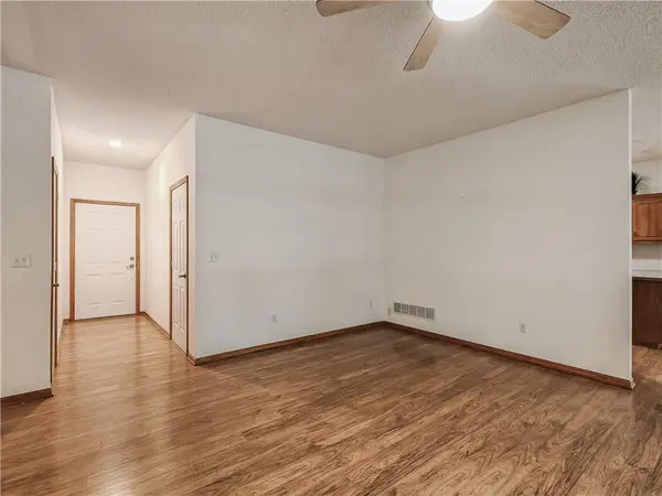 2425 NE Old Paint RD, Lee's Summit, MO 64086