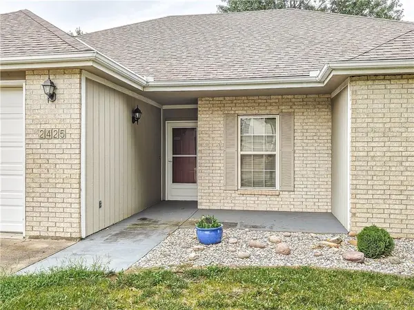 2425 NE Old Paint RD, Lee's Summit, MO 64086