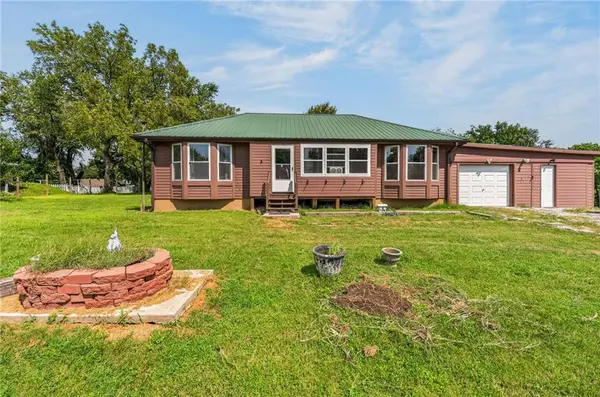 305 E Elm ST, Polo, MO 64671