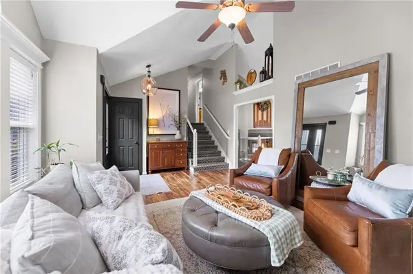 8005 NE 104th TER, Kansas City, MO 64157
