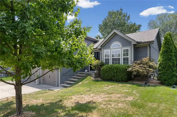 8005 NE 104th TER, Kansas City, MO 64157