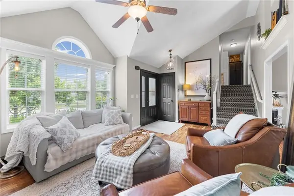 8005 NE 104th TER, Kansas City, MO 64157