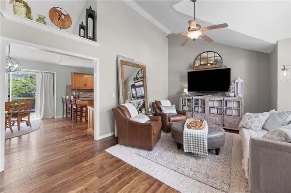 8005 NE 104th TER, Kansas City, MO 64157