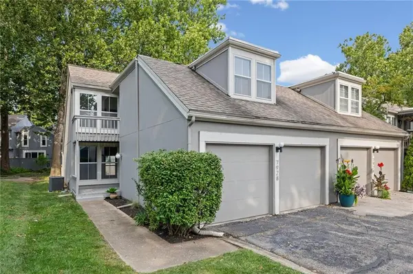 7928 Halsey ST,  Lenexa,  KS 66215