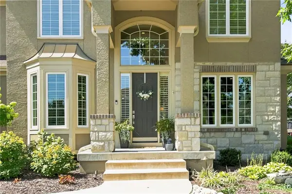 16624 Rosewood ST, Overland Park, KS 66085
