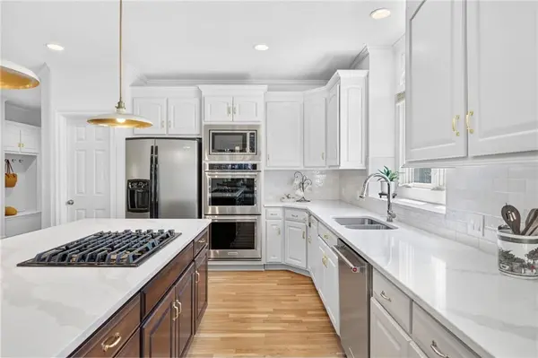 16624 Rosewood ST, Overland Park, KS 66085