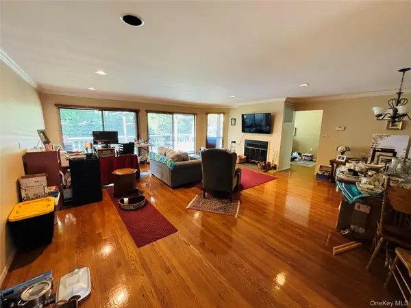88 The Glen #88, Glen Head, NY 11545
