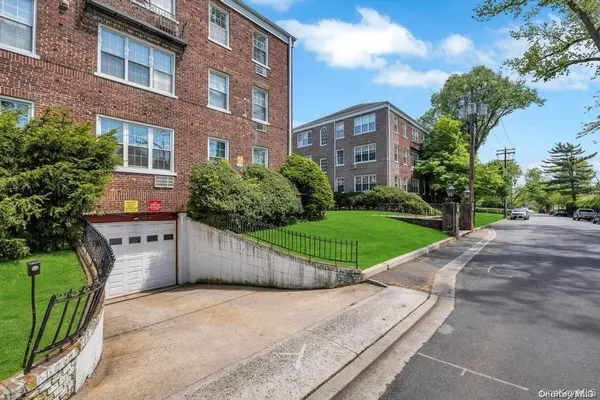 1 Meadow DR #3-C, Woodmere, NY 11598