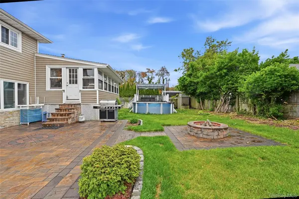 572 Benjamin RD, North Babylon, NY 11703