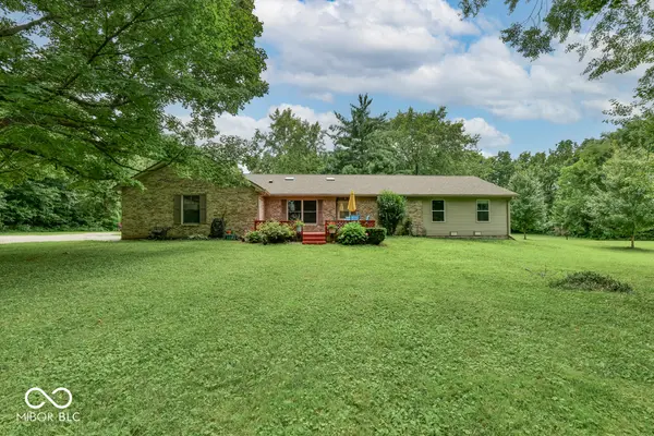 1000 Janet DR, Greenwood, IN 46142