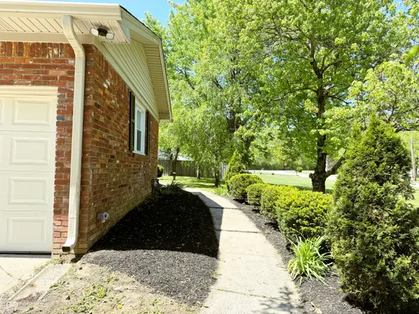 8835 Briarclift RD, Indianapolis, IN 46256