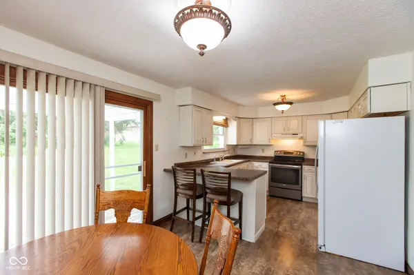 8465 Hilltop LN, Martinsville, IN 46151