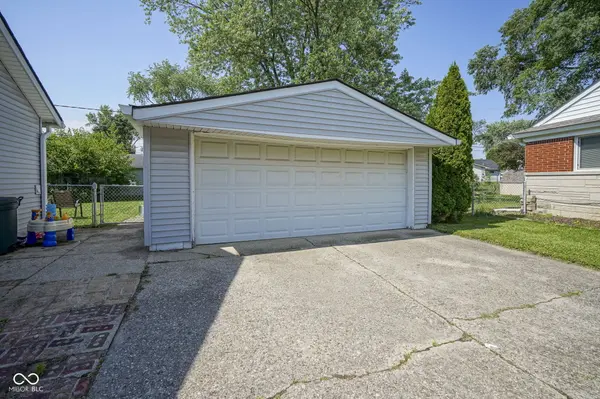 11 Sayre DR, Greenwood, IN 46143