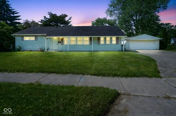 11 Sayre DR, Greenwood, IN 46143