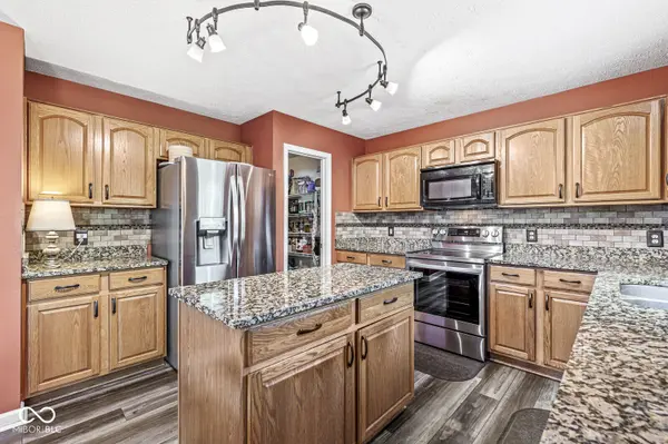 12034 Gatwick View DR, Fishers, IN 46037