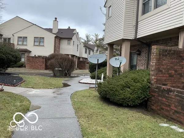 9452 Maple WAY, Indianapolis, IN 46268