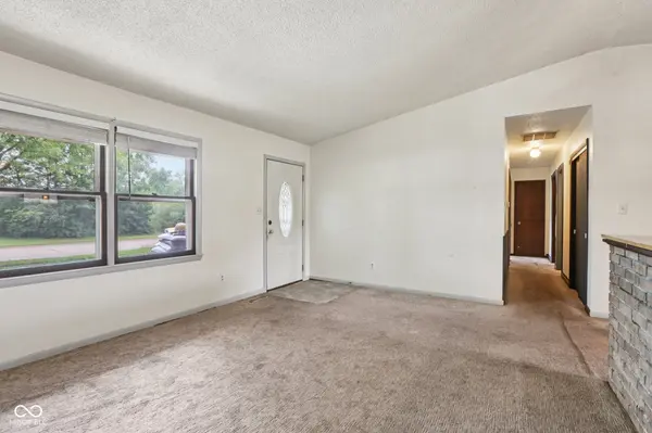 9242 Granville LN, Indianapolis, IN 46229