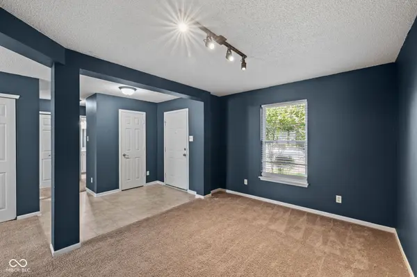 14283 Refreshing Garden LN, Fishers, IN 46038