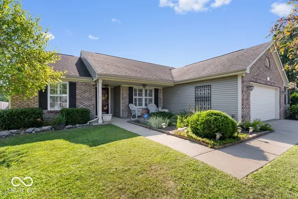 727 Crystal Farms DR, Avon, IN 46123