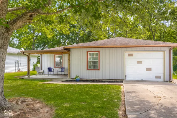 131 Brookside DR, Hope, IN 47246