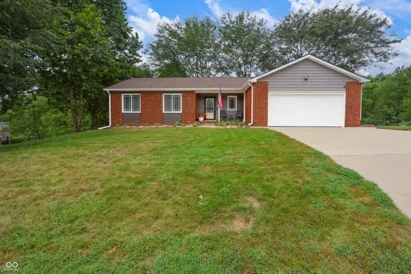 810 Countryside LN, Columbus, IN 47201