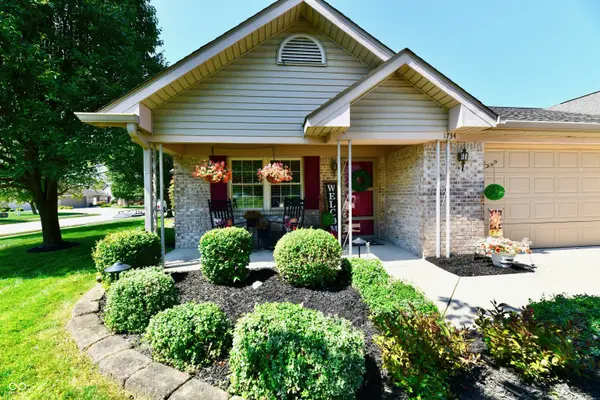 1734 Vidalia CT, Greenwood, IN 46143