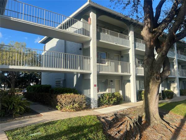 133 OYSTER BAY CIR #100, Altamonte Springs, FL 32701