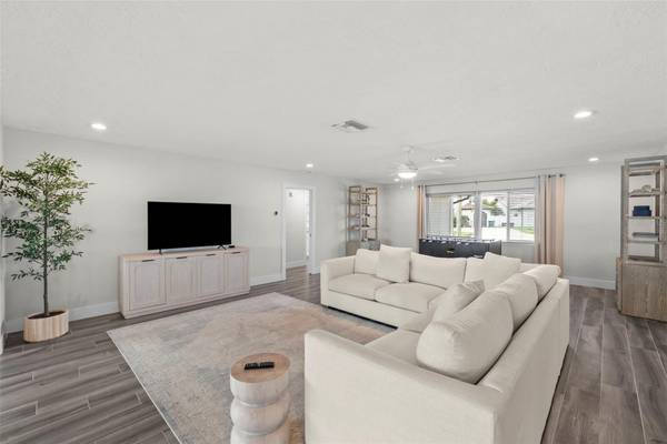 1514 SEA GULL DR S, St Petersburg, FL, 33707 photo 10