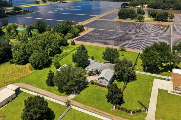 3410 PUNKIN PATCH LN, Dover, FL 33527