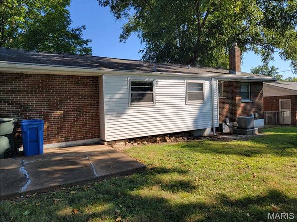 2020 Saint Stephen DR, Florissant, MO 63033