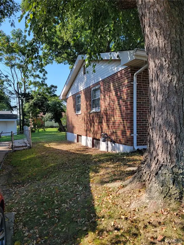 2020 Saint Stephen DR, Florissant, MO 63033