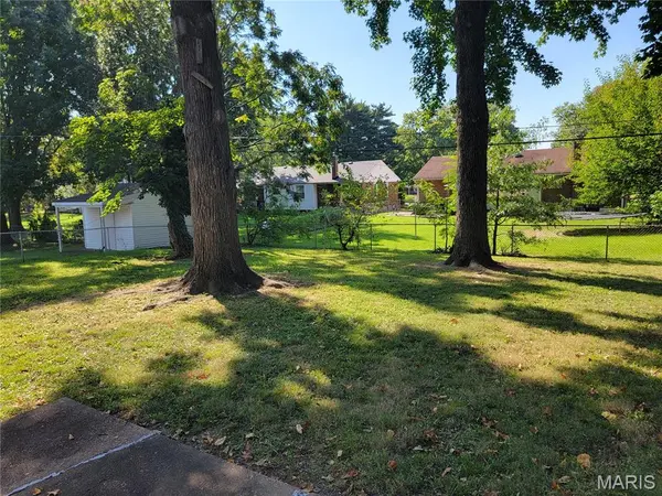 2020 Saint Stephen DR, Florissant, MO 63033