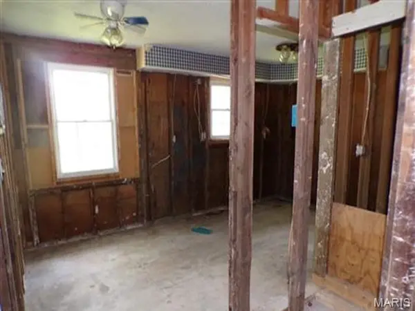 9340 N HWY 94, West Alton, MO 63386