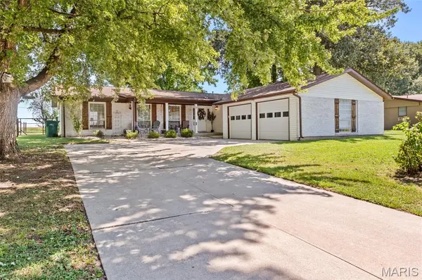 7 Lilac DR, New Baden, IL 62265