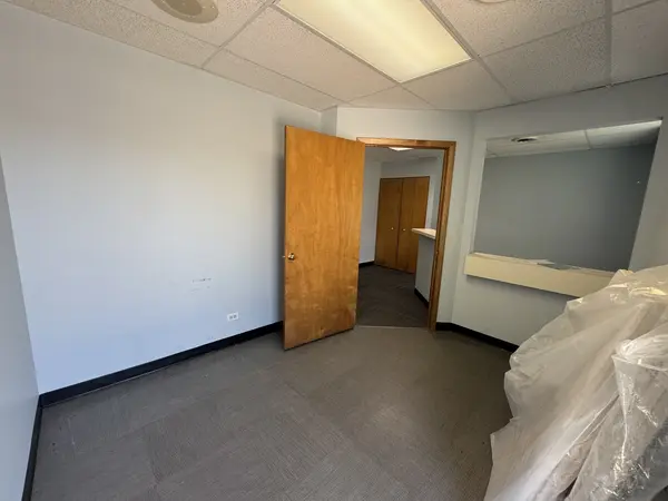 34 N ISLAND AVE #G, Batavia, IL 60510