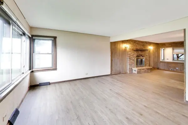 3040 N Wolf RD, Melrose Park, IL 60164